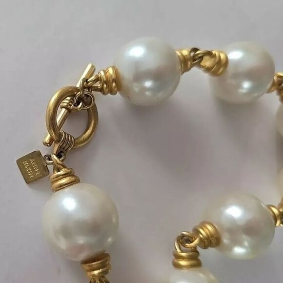 Anne Klein Large Faux Pearl Gold Tone Necklace 17.5” EUC - Picture 3 of 7